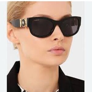 Versace Medusa sunglasses model 4372 black rim polar gray lenses polarized box